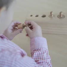 garcon - jeu-de-poids-01